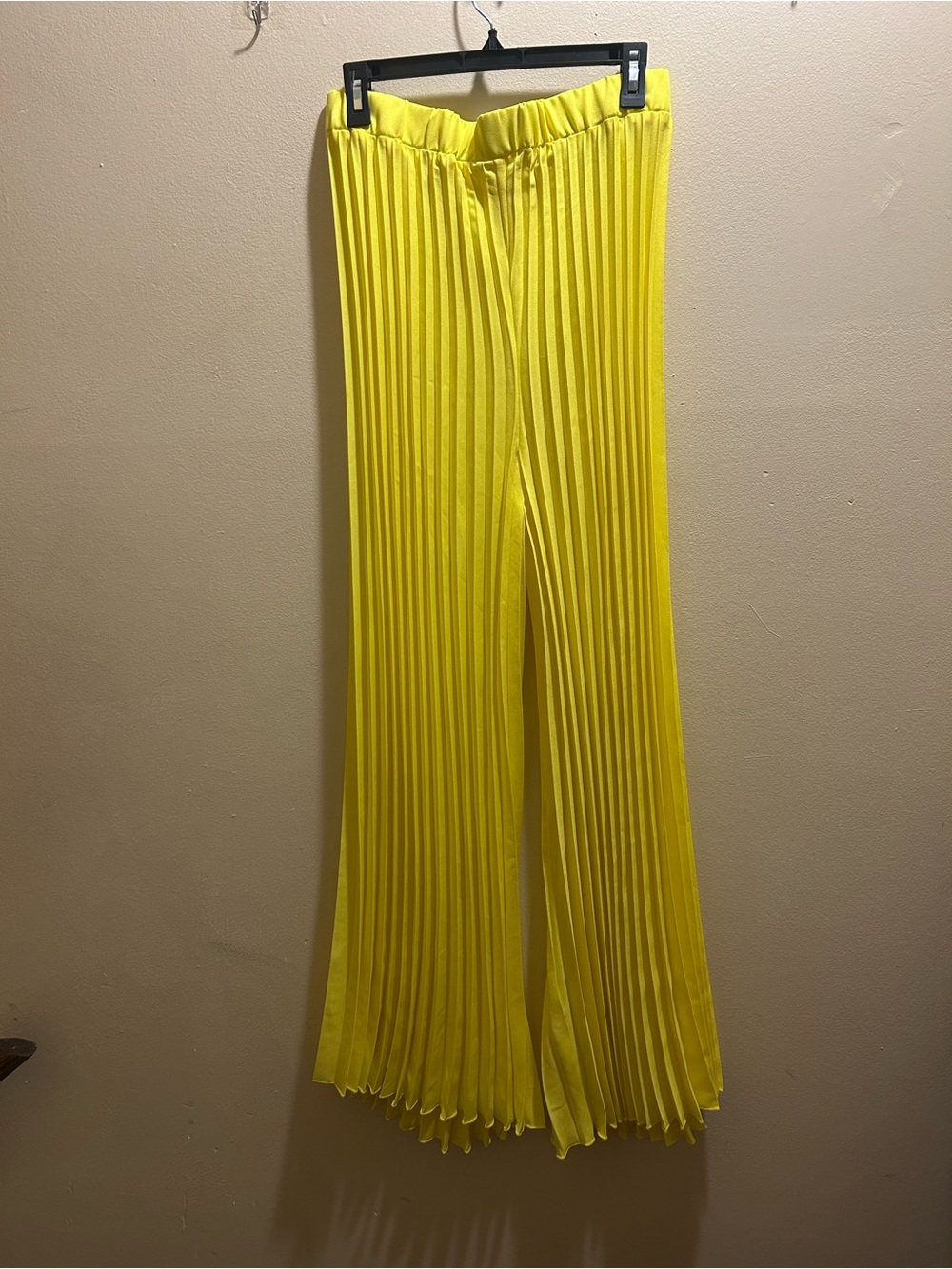 Pleated Wide-Leg Pants - Yellow